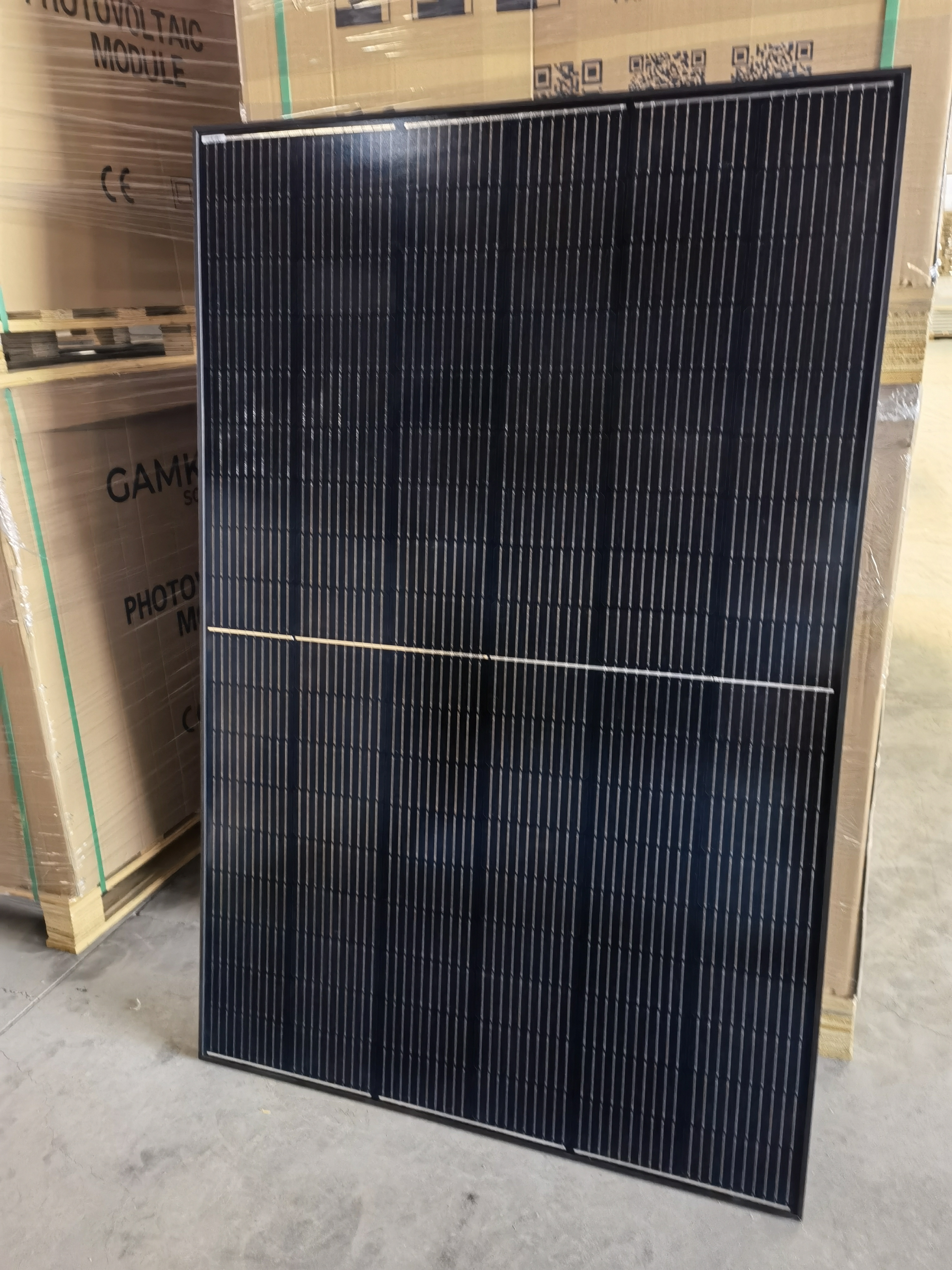 Distributori di pannelli solari fotovoltaici monocristallini da 415 W a energia solare in Cina