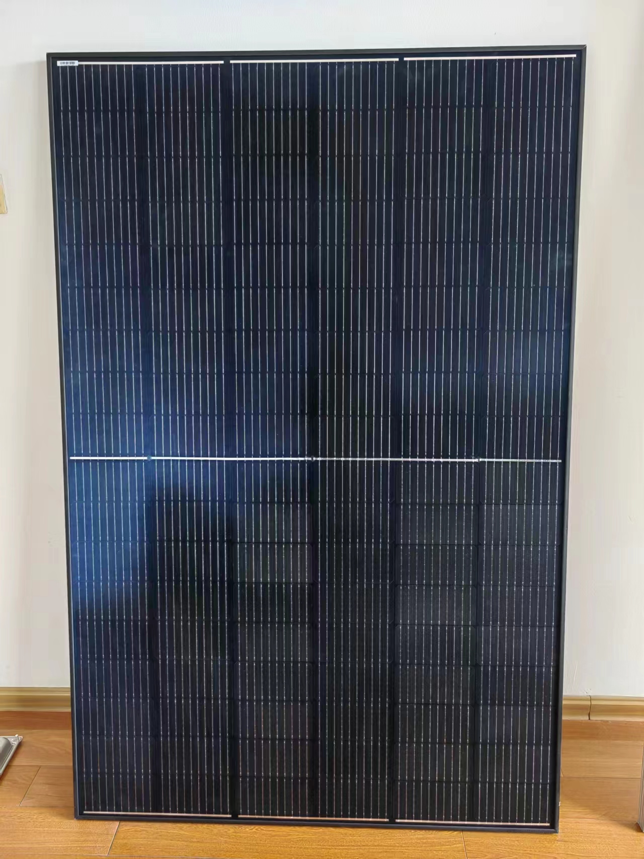 N Tipo 425W Europa Pannello solare Sliver / Versione nera Pannelli solari fotovoltaici finanziati dal governo Modulo solare monocristallino 