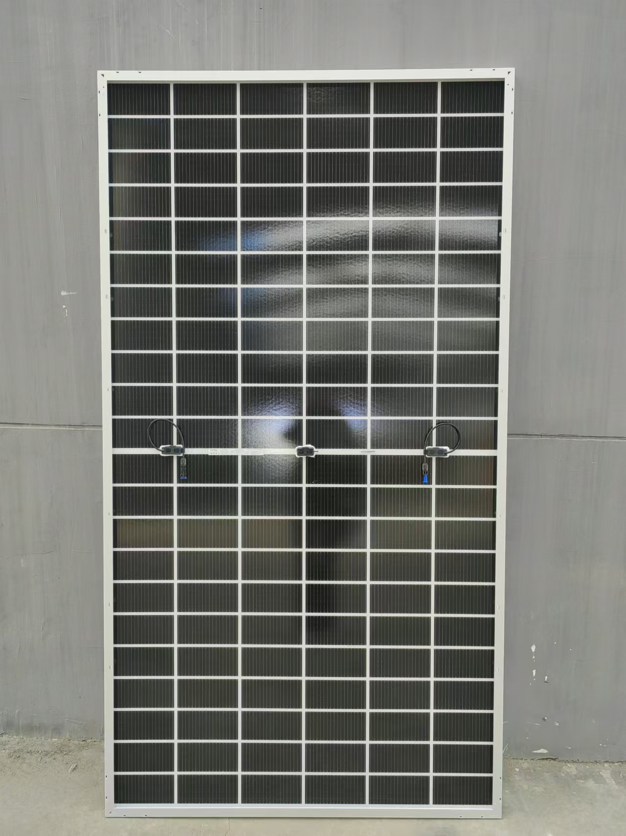 Pannello solare bifacciale ad alto potere 750W Pannello solare in doppio vetro per tetto limite 700W 720W 