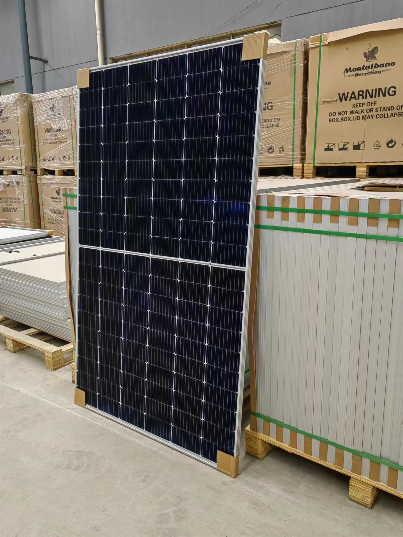 Pannello solare di vendita caldo diretto della fabbrica pannello solare 460W modulo fotovoltaico per uso domestico del sistema solare del tetto