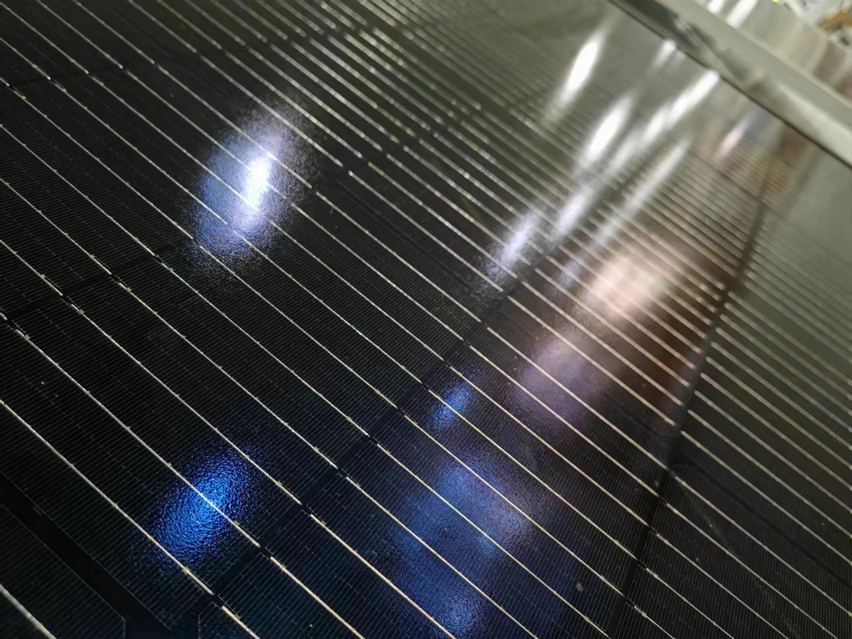 Modulo solare monocristallino 420W del pannello solare nero pieno di versione dell'Europa di vendita calda 